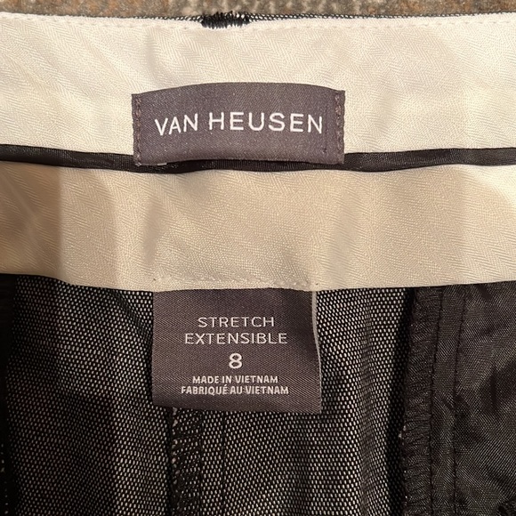 Beautiful gray Van Heusen ankle pants - Picture 3 of 3